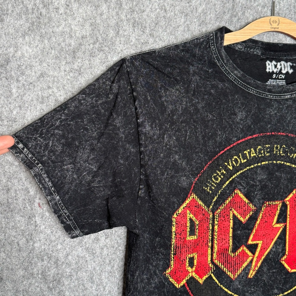 AC/DC 1976 High Voltage UK Tour Band Shirt- Sz S - Picture 2 of 5